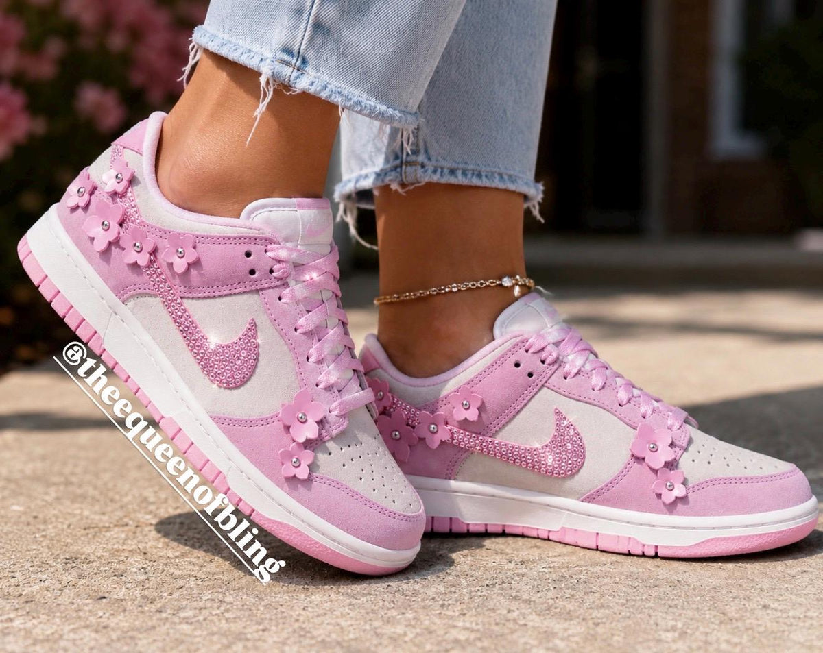 NEW! Women’s Bling pink Dunk low SE “florette”