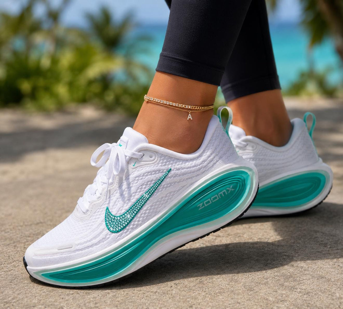 NEW!  Womens teal and white  Vomero Plus  with crystals